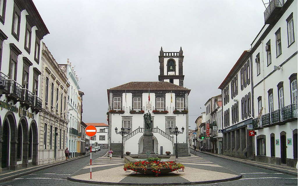 Páscoa com proibição de circular entre concelhos e recolher obrigatório em São Miguel
