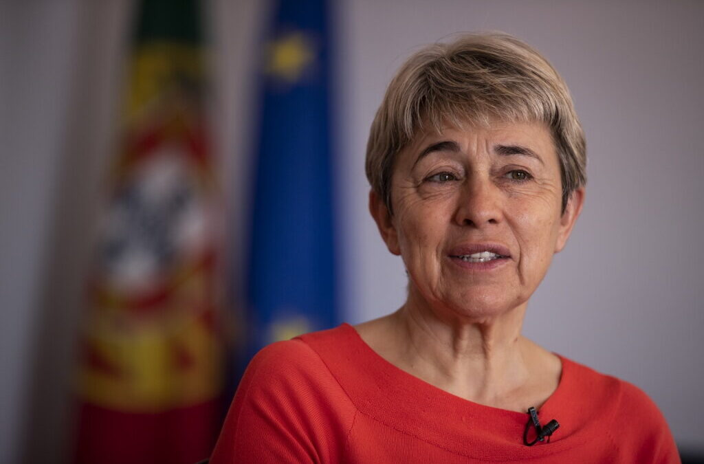 Secretária de Estado das Comunidades saúda portugueses que combatem pandemia
