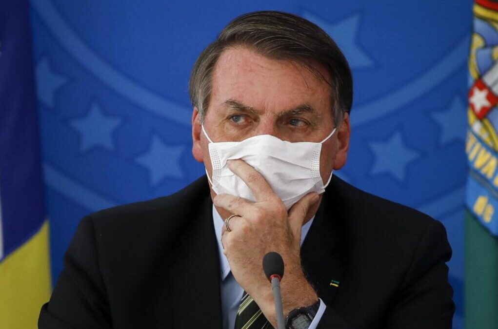 Bolsonaro apelidado de “genocida” após 550 mil mortes no país