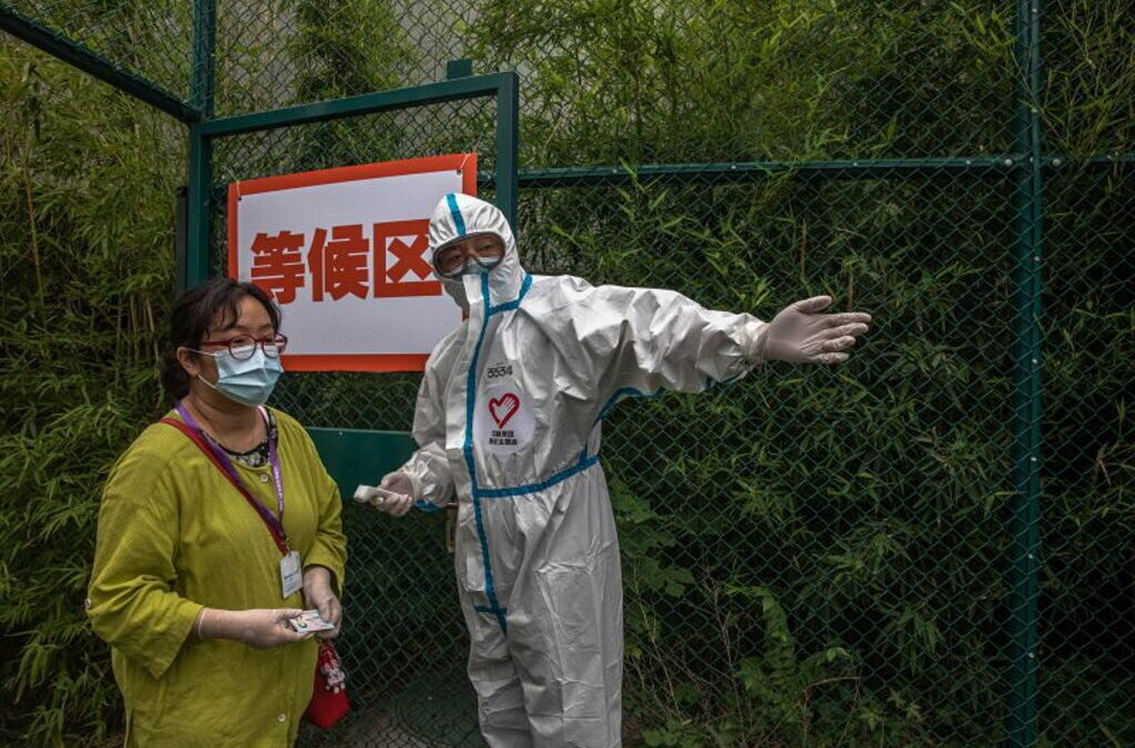 Autoridades chinesas exigem teste negativo e quarentena a viajantes provenientes de Hong Kong