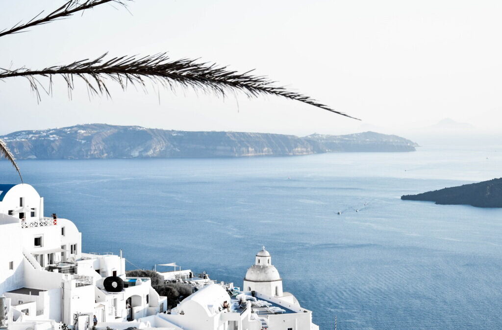Grécia reabre a voos do Reino Unido mas exige teste negativo