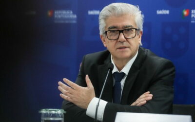 Oito em cada dez profissionais de saúde infetados recuperaram