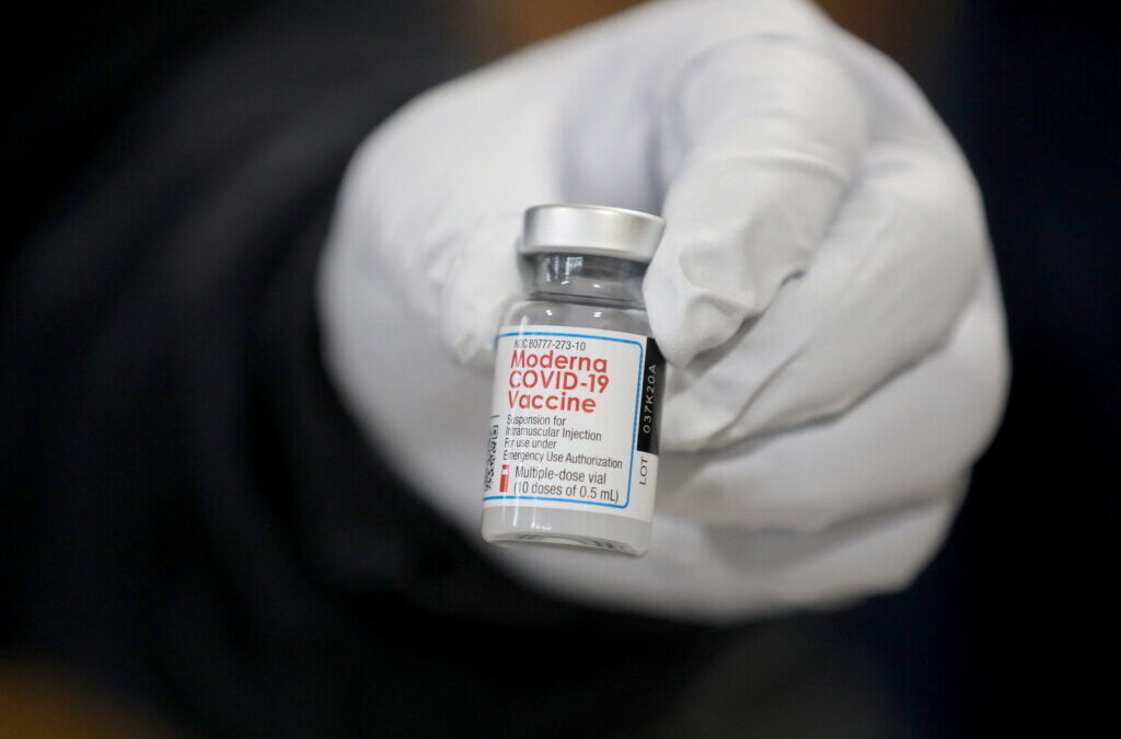 Vacina da Moderna começa a ser produzida no próximo mês em França