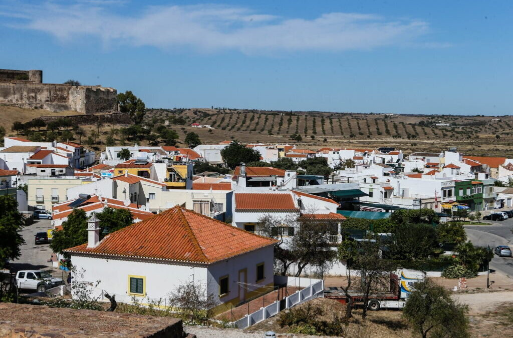 Seguimento epidemiológico gera discórdia entre municípios do Algarve e Saúde