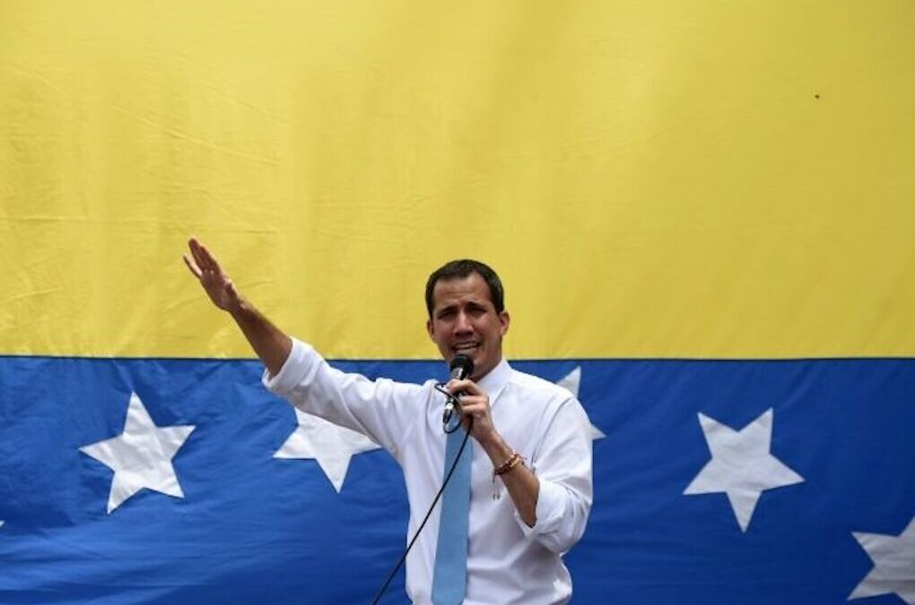 Opositor venezuelano Juan Guaidó anuncia que está infetado