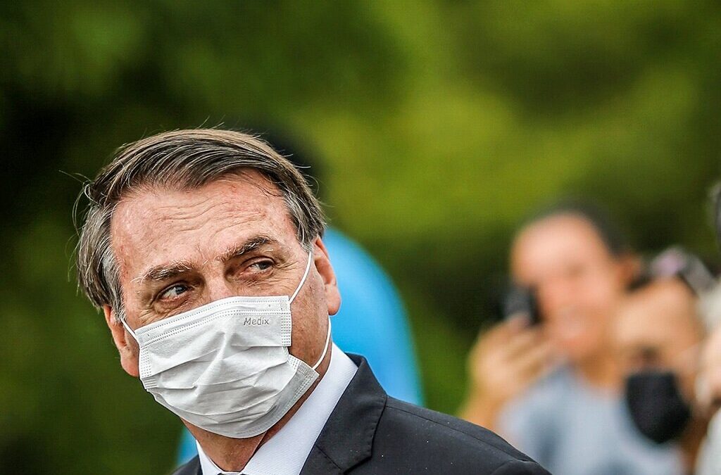 Bolsonaro está assintomático e ficará em isolamento após contacto com ministro infetado