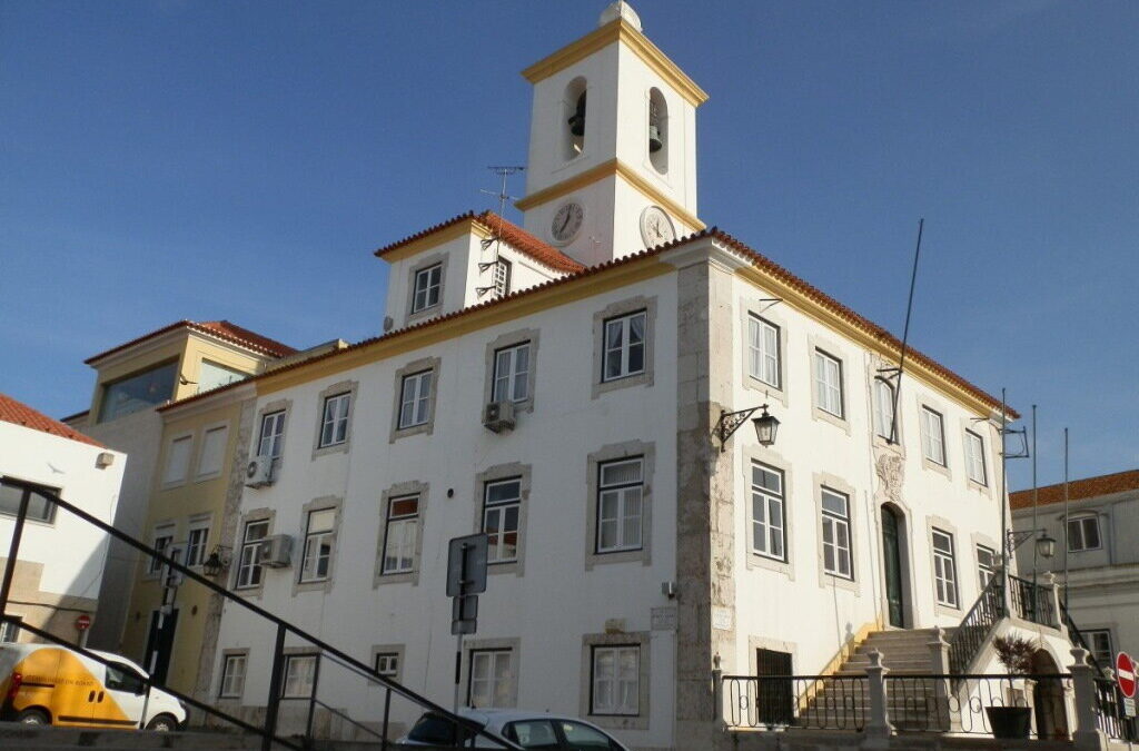 Câmara de Almada dá apoio de um milhão de euros à restauração e comércio local