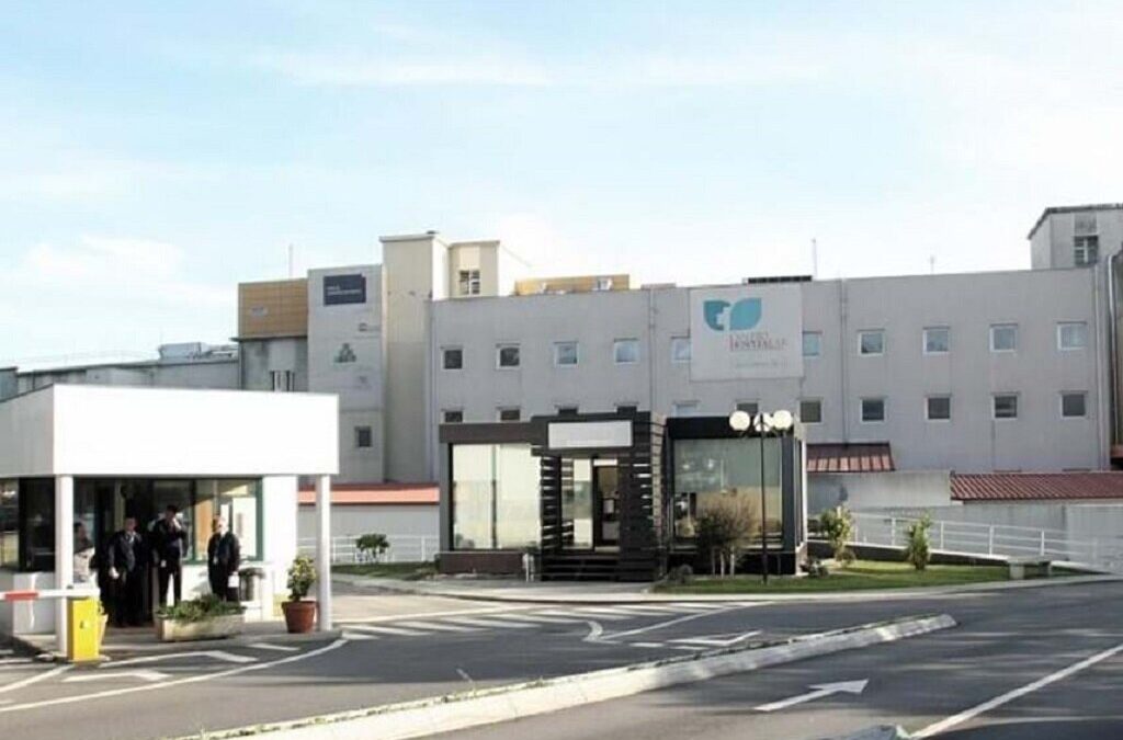 Centro Hospitalar de VN Gaia/Espinho processa concessionária do estacionamento