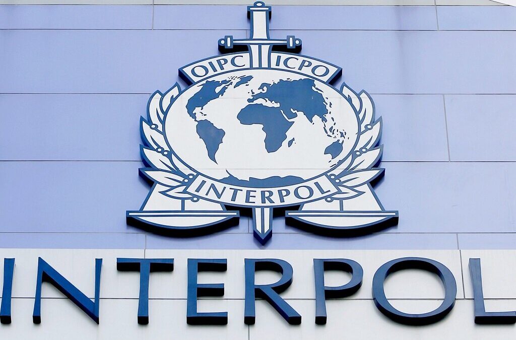 Interpol alerta para compra de vacinas falsas ‘online’