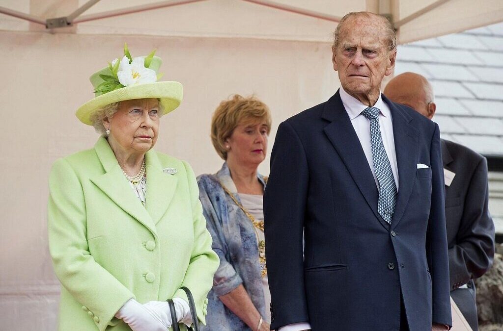 Príncipe Filipe, marido da rainha Isabel II, regressa a hospital privado