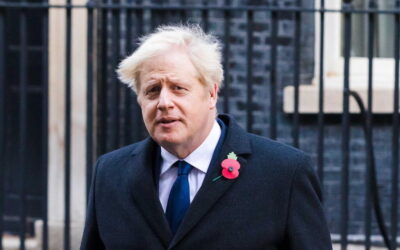 Boris Johnson ligará a líderes europeus para impedir proibição das exportações da vacina para o Reino Unido