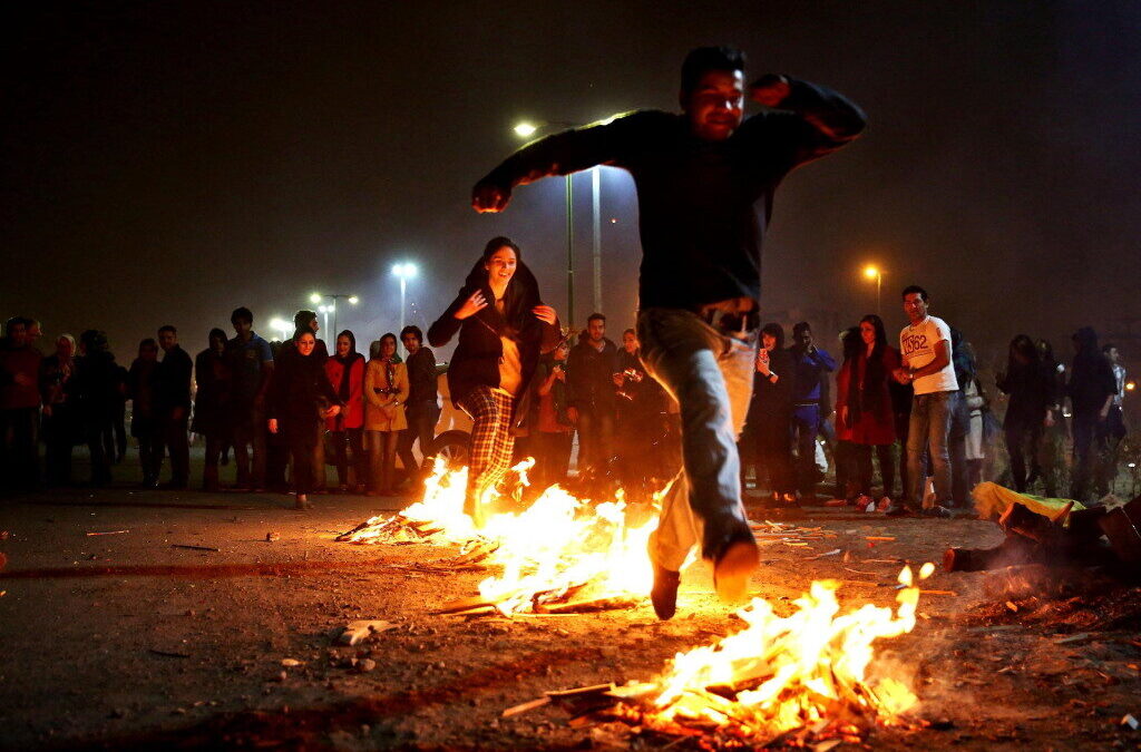 Três mortos e 1.900 feridos na celebração persa da Festa do Fogo no Irão