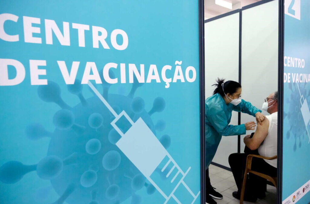 Centros de vacinação rápida, farmácias e ‘website’ previstos para a segunda fase da vacinação