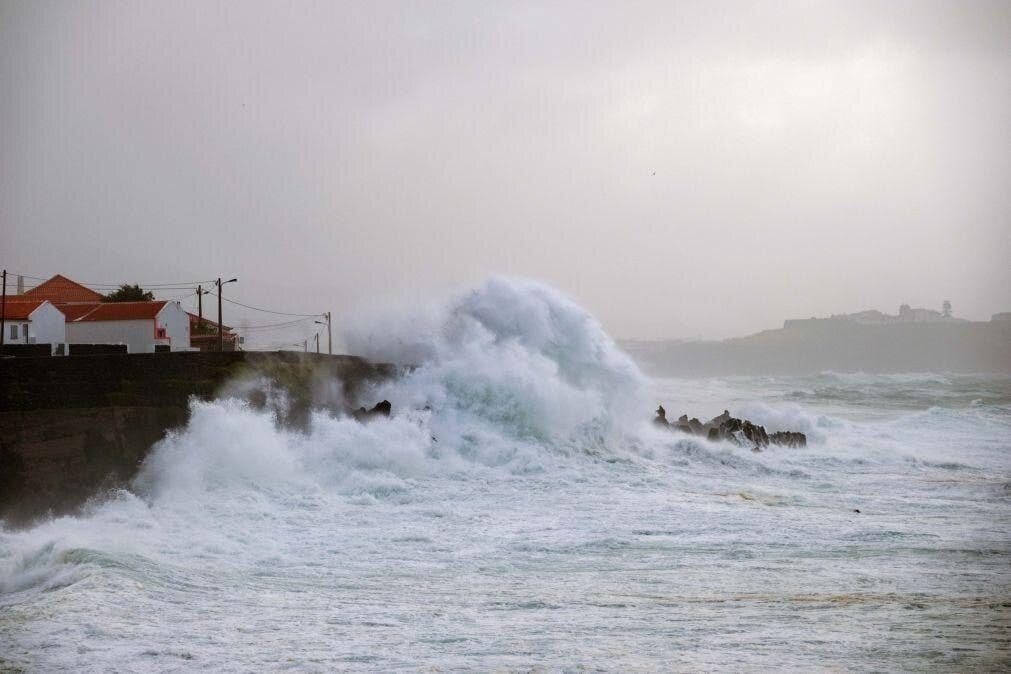 Sete distritos do continente e Madeira sob aviso amarelo devido à agitação marítima
