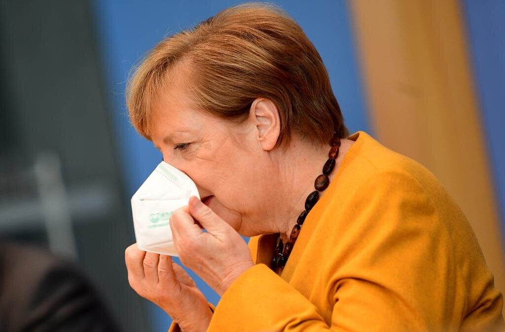 Angela Merkel alerta para risco de nova vaga e ameaça das mutações