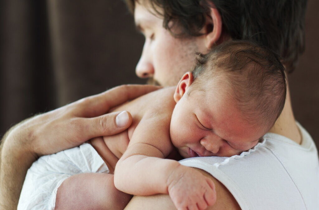 Projeto da DGS quer promover paternidade mais envolvida e cuidadora