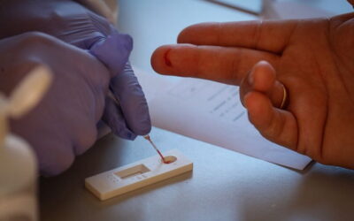 Testes rápidos podem ser adquiridos sem receita médica em farmácias a partir de sábado