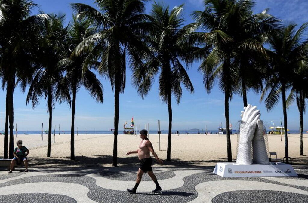Encerram praias no Rio de Janeiro para controlar transmissão do vírus