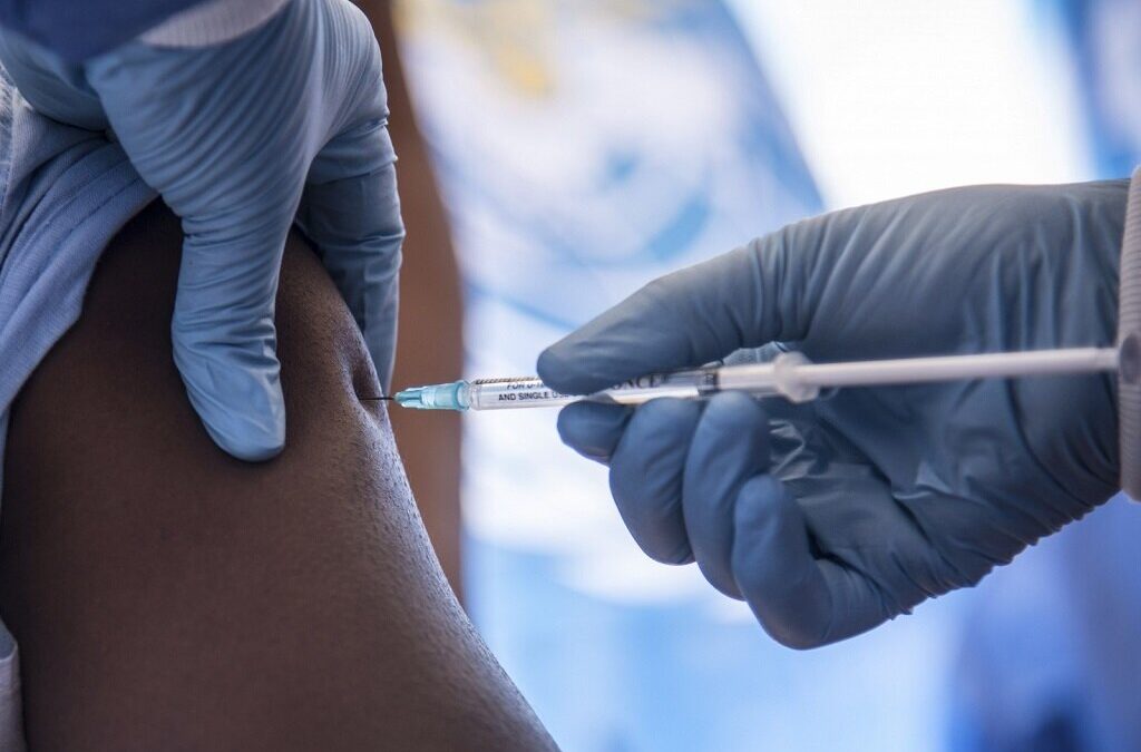 Moçambique alarga grupos a vacinar e inclui doentes com cancro
