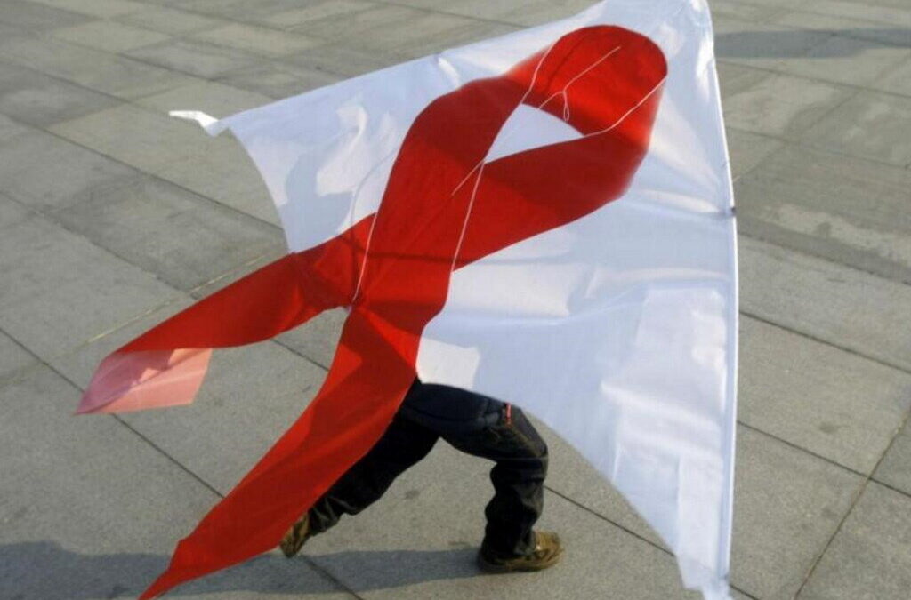 Mais de 300 crianças e jovens morrem por dia por causas relacionadas com a sida