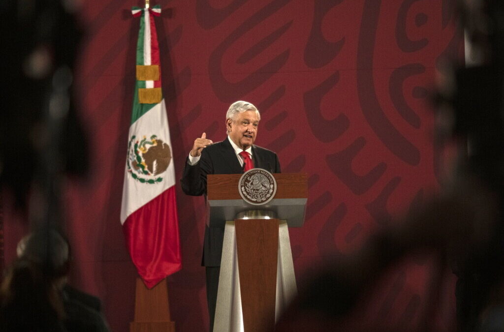Presidente mexicano anuncia reabertura da fronteira com EUA para breve