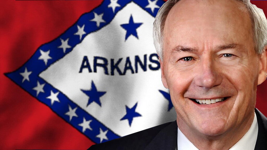 Governador do Arkansas (EUA) veta proibição de tratamento de jovens transgénero