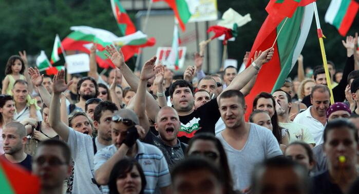 Legislativas na Bulgária realizam-se amanhã, em plena terceira fase da pandemia