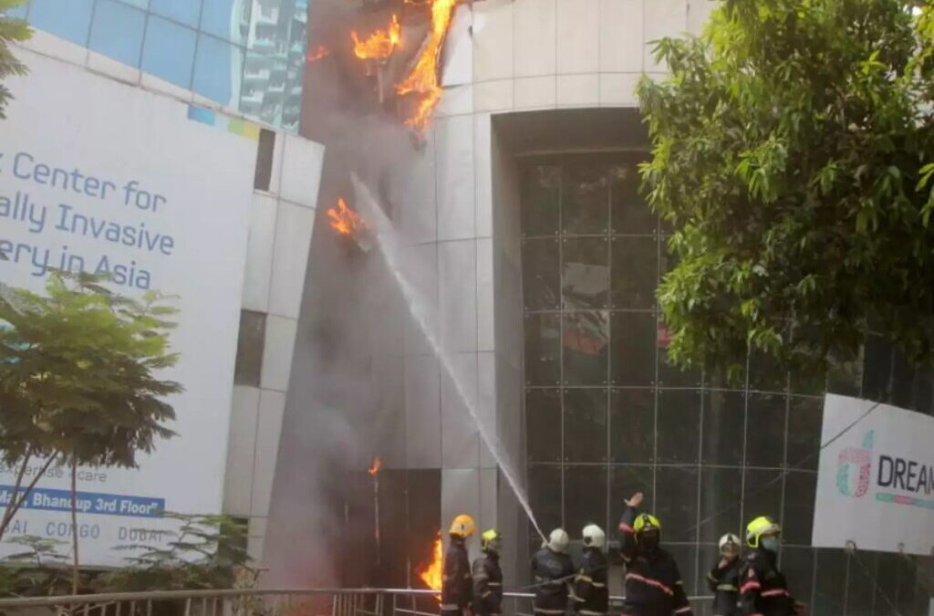 Incêndio em hospital indiano mata 13 doentes com covid-19