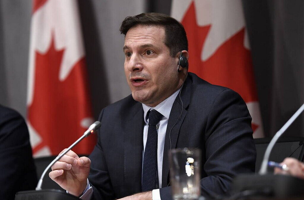 Canadá vai dar residência permanente a 90 mil trabalhadores da linha da frente