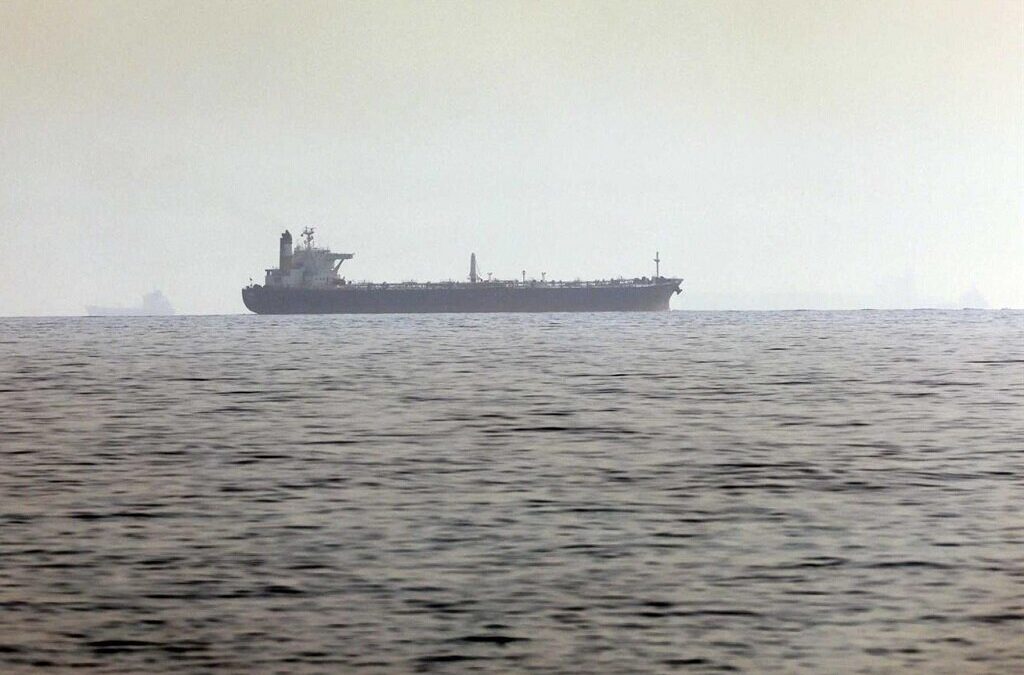 Navio grego com um morto e dez infetados retido ao largo de Creta