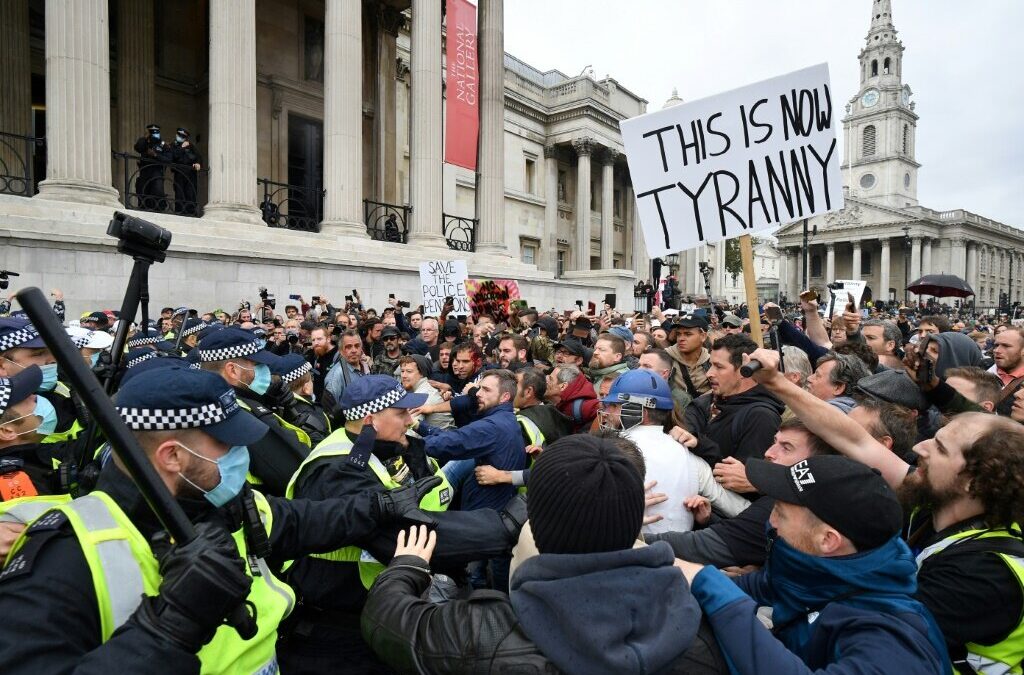 Milhares em manifestação em Londres contra confinamento e vacinação