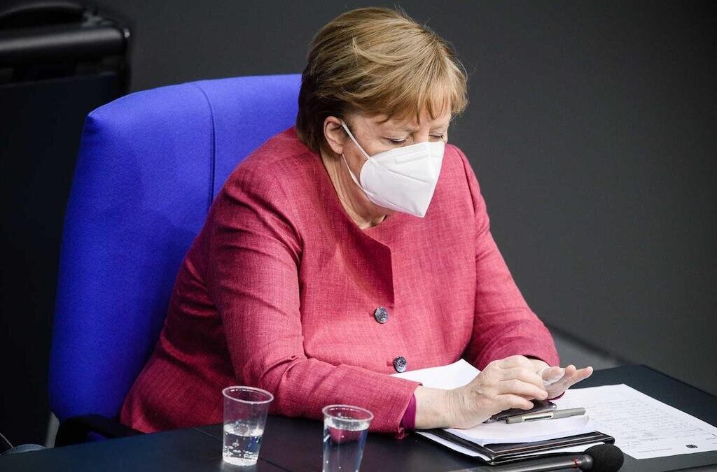 Merkel pede ao parlamento que aprove “travão de emergência” para uniformizar restrições