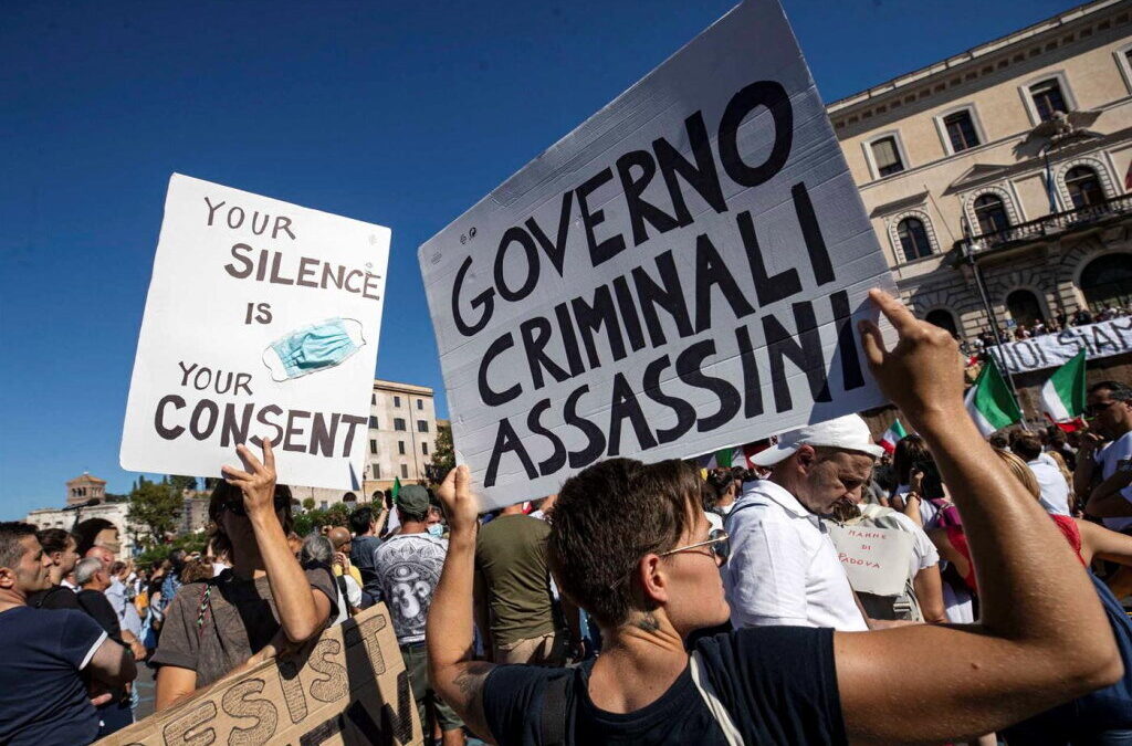 Centenas de pessoas protestam contra confinamento em Itália