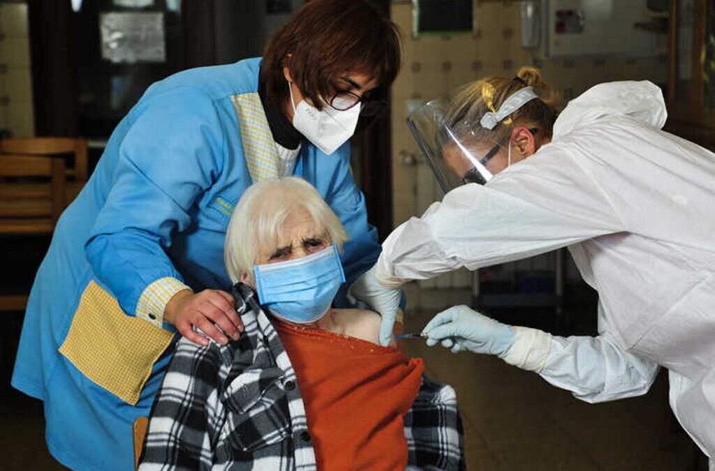 ‘Task force’ antecipa vacinação de idosos em lares onde houve casos positivos de Covid-19
