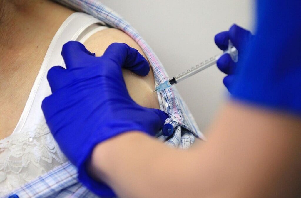 Estudantes de enfermagem começam a ser vacinados contra a Covid-19 ainda este mês