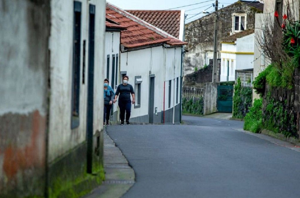 Açores aliviam medidas restritivas nos concelhos em alto risco