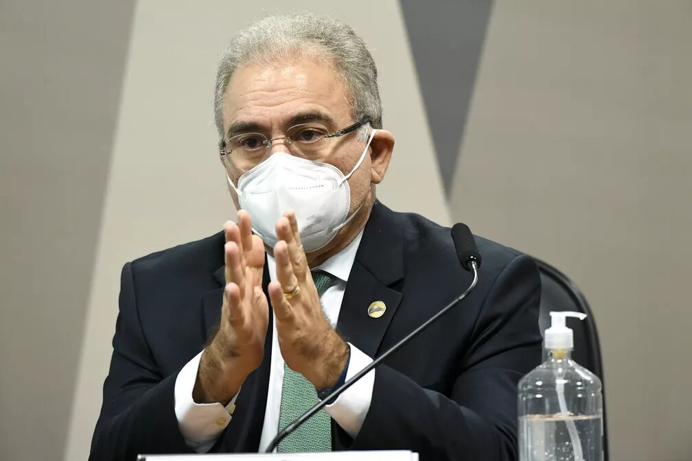 Ministro da Saúde do Brasil defende distanciamento social até ao fim da vacinação