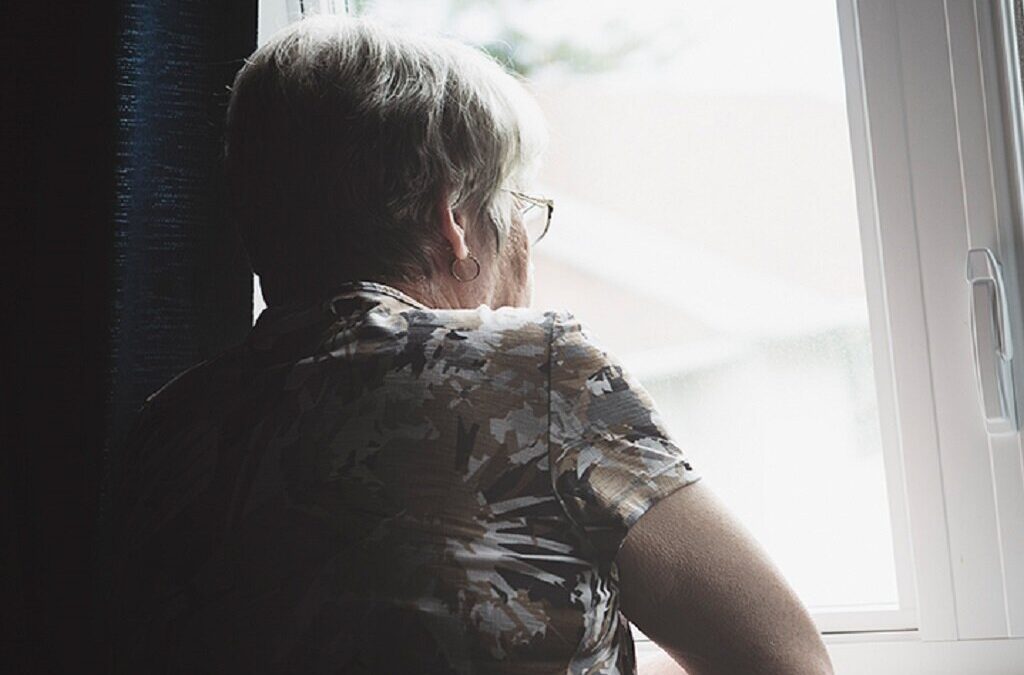Depressão não é necessariamente maior em pessoas mais velhas que vivem sós