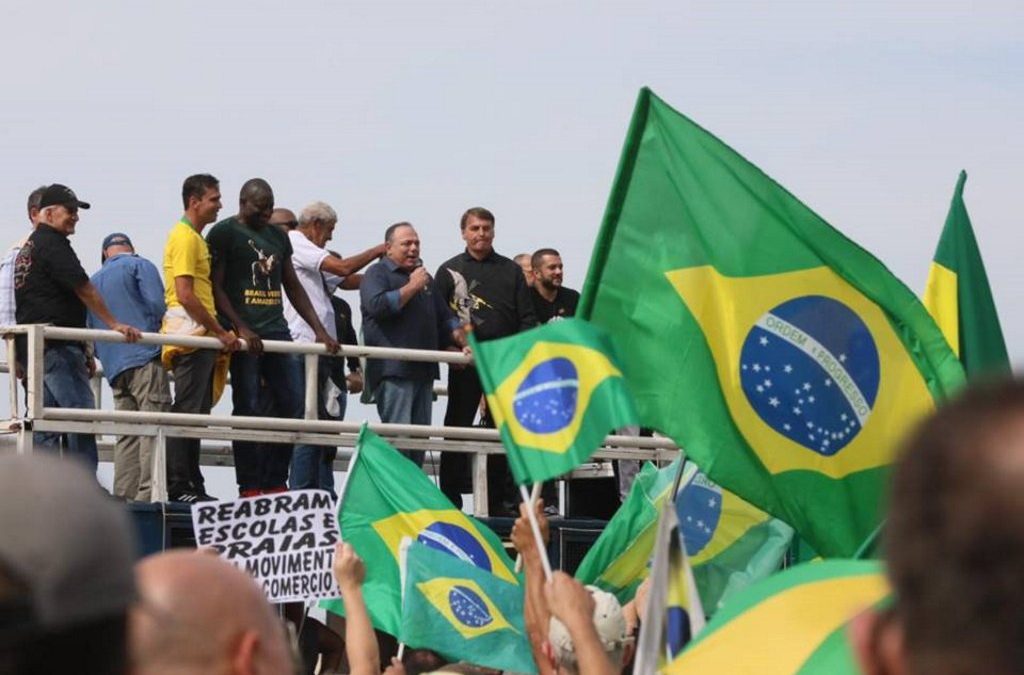 Vice-presidente diz que general pode ser punido por participar em protesto no Brasil