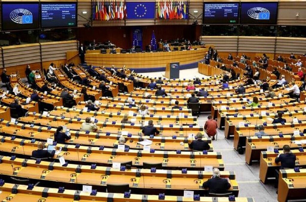 Parlamento Europeu discute liberalização das patentes e vota Erasmus+