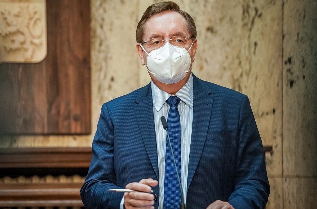 Demite-se quarto ministro da Saúde checo desde início da pandemia