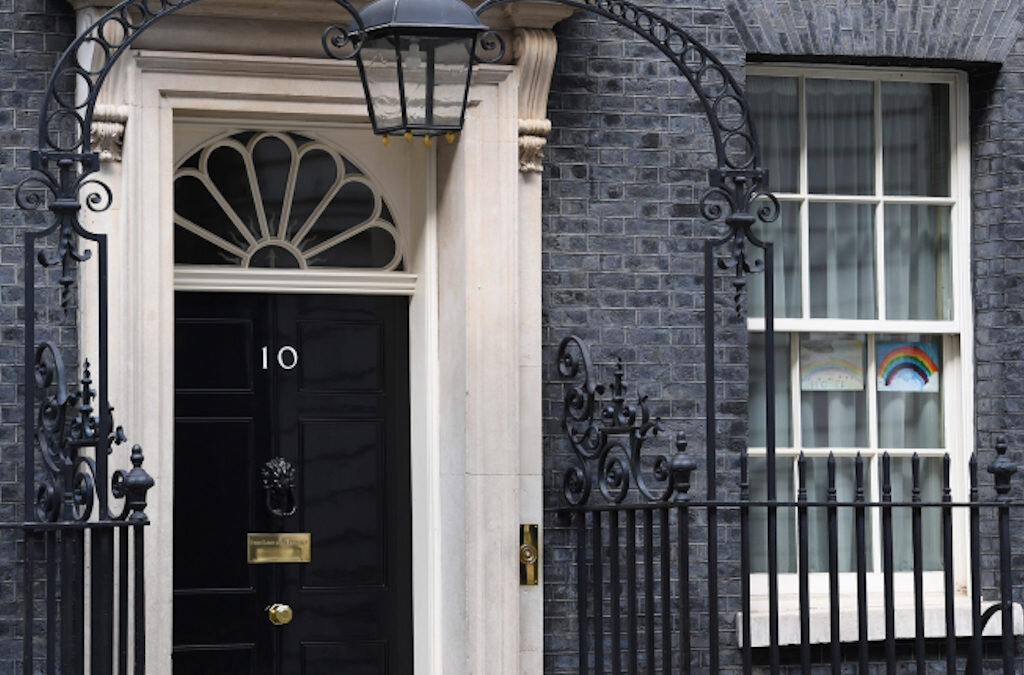 Primeiro-ministro britânico multado por festas em Downing Street