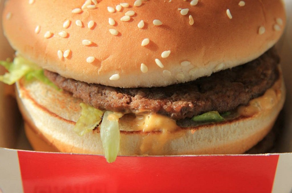 Mais de 70% das embalagens de ‘fast food’ contêm químicos resistentes