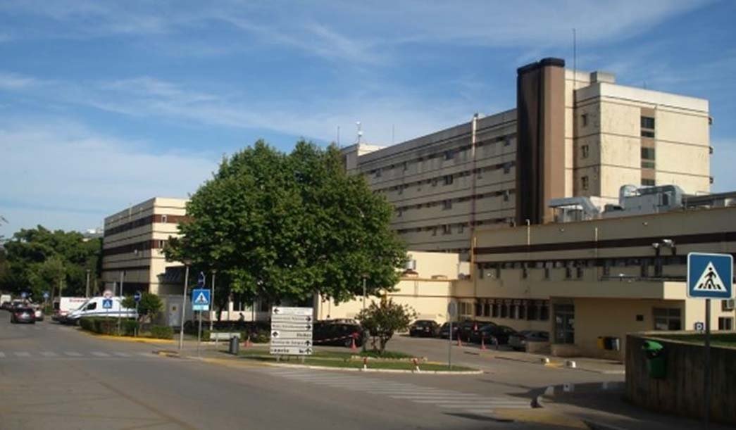 Dezenas de pessoas em manifestação de apoio a médica que denunciou erros no Hospital de Faro