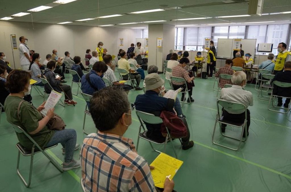Governo japonês abre primeiros centros de vacinação em massa em Tóquio e Osaka