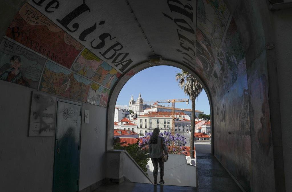 Portugal regista quase cinquenta mortes, mais de setenta internamentos e 27 mil novos casos