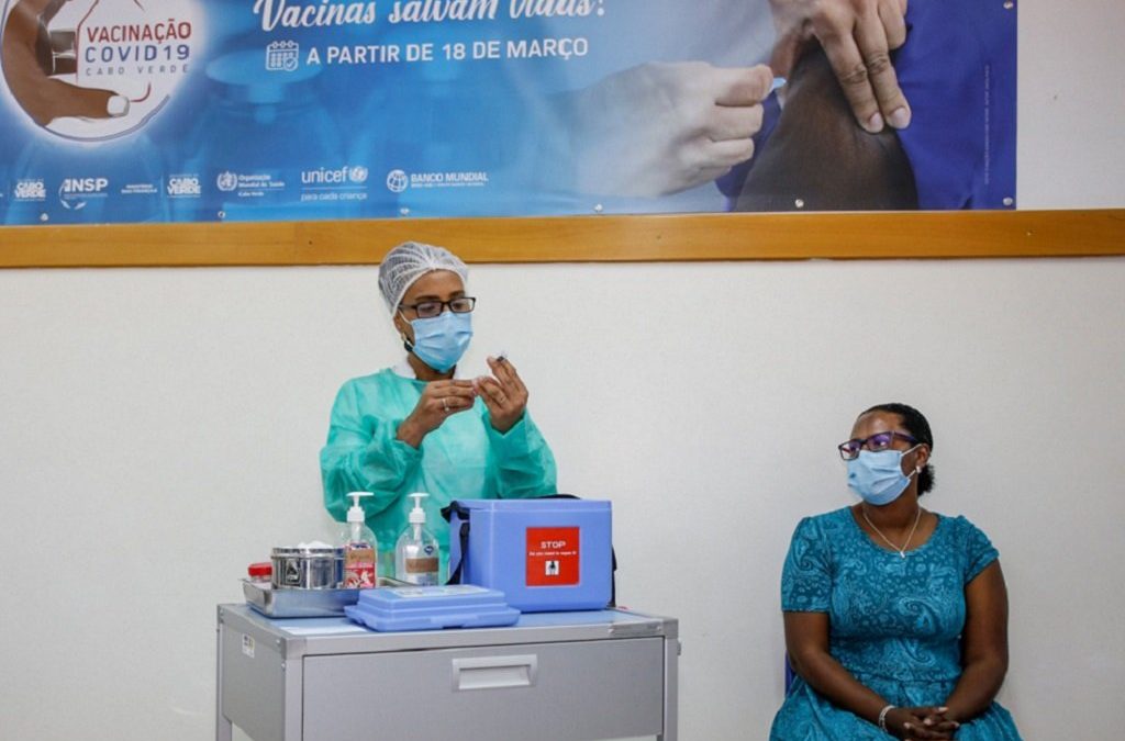 Quase 98% dos adultos em Cabo Verde com pelo menos uma dose da vacina contra a Covid-19