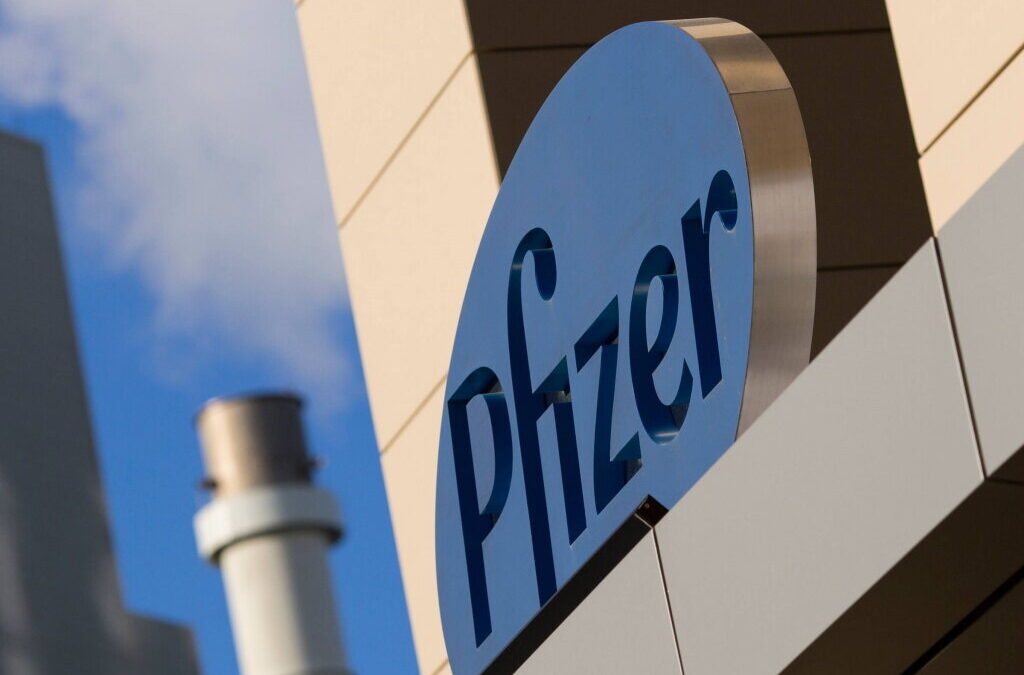 Pfizer vai realizar investigação sobre pessoas vacinadas que contraíram o vírus