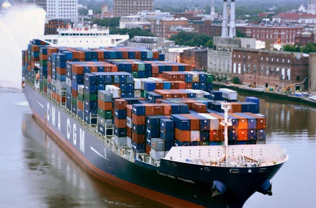 Surto em movimentado porto chinês complica transporte marítimo mundial