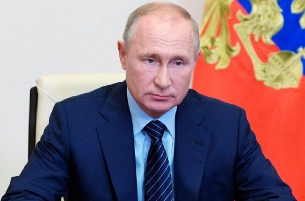 Putin apela a russos para “ouvirem os especialistas” e serem vacinados
